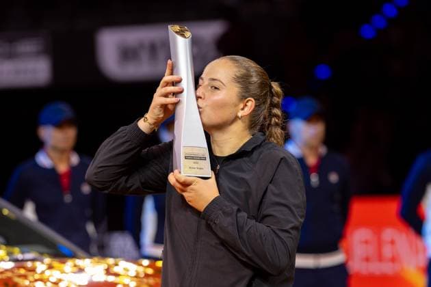21 04 25 Porsche Tennis Grand Prix Germany, Stuttgart, 21 04 2025, Tennis, Porsche Tennis Grand Prix 2025 Stuttgart Jelena Ostapenko winner with the trophy trophy