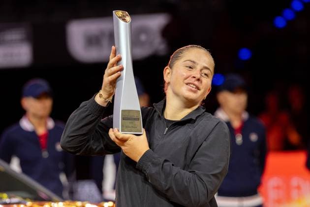 21 04 25 Porsche Tennis Grand Prix Germany, Stuttgart, 21 04 2025, Tennis, Porsche Tennis Grand Prix 2025 Stuttgart Jelena Ostapenko winner with the trophy trophy
