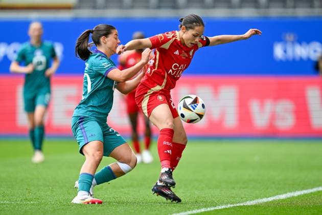 CUP FINAL STANDARD VS RSC ANDERLECHT Luna Vanzeir (30) of Anderlecht pictured fighting for the ball with Lola Wajnblum (23) of Standard during a female soccer game between Standard Femina de Liege and RSC Anderlecht in the Belgian Cup Final competition , on Monday 21 April 2025 in Leuven , BELGIUM . PHOTO SPORTPIX Sevil Oktem Leuven BELGIUM  Copyright: xSevilxOktemx 20250421DC2_0188