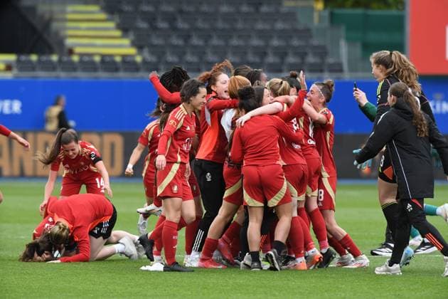 Standard s players celebrate as they won the cup final, at a soccer match between RSC Anderlecht and Standard Femina de Liege, the final of the Belgian Cup, in Heverlee, Monday 21 April 2025. JILLxDELSAUX  x121407429x