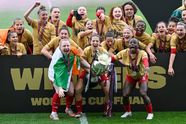 CUP FINAL STANDARD VS RSC ANDERLECHT players of Standard celebrate after winning a female soccer game between Standard Femina de Liege and RSC Anderlecht in the Belgian Cup Final competition , on Monday 21 April 2025 in Leuven , BELGIUM . PHOTO SPORTPIX David Catry Leuven King Power Stadium - Den Dreef Vlaams Brabant BELGIUM  Copyright: xSportpix.bex xDavidxCatryxDavidxCatryx