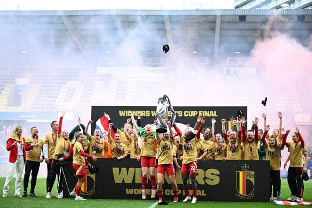 RSCA Women v Standard Femina - Belgian Women Cup Final 2025 LEUVEN, BELGIUM - APRIL 21 : The team of Standard Femina celebrate after winning the Belgian Women Cup Final 2025 match between RSCA Women and Standard Femina on April 21, 2025 in Leuven, Belgium, 21 04 2025 Leuven Belgium  Copyright: xTomasxSiskx