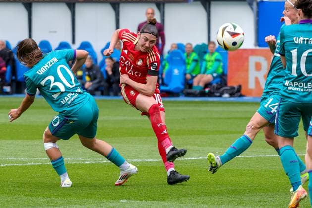 CUP FINAL STANDARD VS RSC ANDERLECHT Noemie Gelders (10) of Standard has an attempt on goal during a female soccer game between Standard Femina de Liege and RSC Anderlecht in the Belgian Cup Final competition , on Monday 21 April 2025 in Leuven, Belgium . PHOTO SPORTPIX SEVIL OKTEM Leuven BELGIUM  Copyright: xSportpix.bex xSevilxOktemxSevilxOktemx