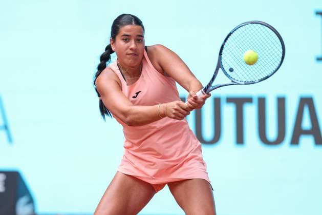 April 21, 2025, Madrid, Madrid, SPAIN: Ruth Roura Llaverias of Spain in action against Bernarda Pera of USA during the Mutua Madrid Open 2025, ATP, Tennis Herren Masters 1000 and WTA, Tennis Damen 1000, tennis tournament celebrated at Caja Magica on April 21, 2025 in Madrid, Spain. Madrid SPAIN - ZUMAa181 20250421_zaa_a181_075 Copyright: xIrinaxR.xHipolitox