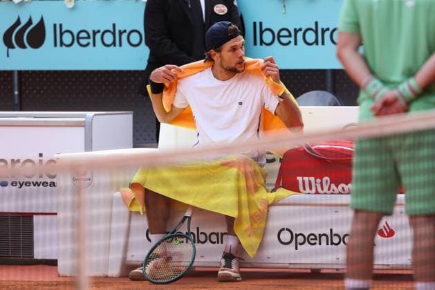 April 21, 2025, Madrid, Madrid, SPAIN: Otto Virtanen of Finland looks on against Borna Coric of Croatia during the Mutua Madrid Open 2025, ATP, Tennis Herren Masters 1000 and WTA, Tennis Damen 1000, tennis tournament celebrated at Caja Magica on April 21, 2025 in Madrid, Spain. Madrid SPAIN - ZUMAa181 20250421_zaa_a181_094 Copyright: xIrinaxR.xHipolitox