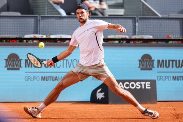 April 21, 2025, Madrid, Madrid, SPAIN: Otto Virtanen of Finland in action against Borna Coric of Croatia during the Mutua Madrid Open 2025, ATP, Tennis Herren Masters 1000 and WTA, Tennis Damen 1000, tennis tournament celebrated at Caja Magica on April 21, 2025 in Madrid, Spain. Madrid SPAIN - ZUMAa181 20250421_zaa_a181_098 Copyright: xIrinaxR.xHipolitox
