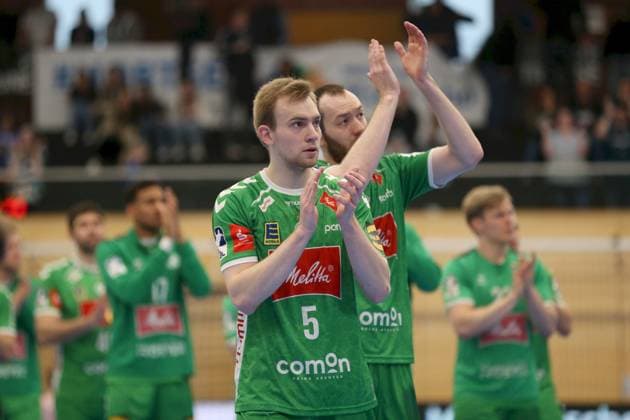 21 04 2025, Men, Handball, Season 2024 2025, 2 Handball Bundesliga, 28 Matchday TV Grosswallstadt TSV GWD Minden The players of GWD Minden thank the fans for their support, here in front Florian Kranzmann 5, GWD Minden Elsenfeld Untermainhalle Bayern Germany