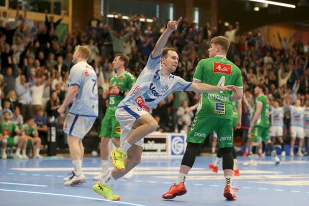 21 04 2025, Men, Handball, Season 2024 2025, 2 Handball Bundesliga, 28 Matchday TV Grosswallstadt TSV GWD Minden Maxim Schalles 87, TV Grosswallstadt cheers about the 39 36 Final score Elsenfeld Untermainhalle Bayern Germany