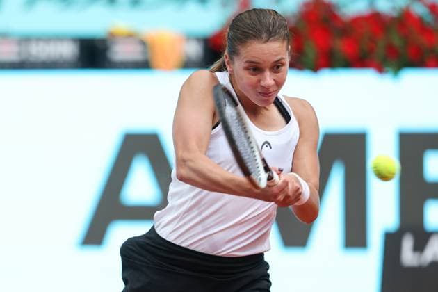 April 21, 2025, Madrid, Madrid, SPAIN: Maja Chwalinska of Poland in action against Cristina Bucsa of Spain during the Mutua Madrid Open 2025, ATP, Tennis Herren Masters 1000 and WTA, Tennis Damen 1000, tennis tournament celebrated at Caja Magica on April 21, 2025 in Madrid, Spain. Madrid SPAIN - ZUMAa181 20250421_zaa_a181_132 Copyright: xIrinaxR.xHipolitox