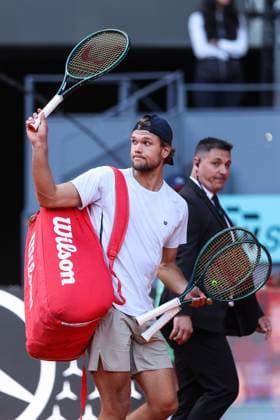April 21, 2025, Madrid, Madrid, SPAIN: Otto Virtanen of Finland gestures against Borna Coric of Croatia during the Mutua Madrid Open 2025, ATP, Tennis Herren Masters 1000 and WTA, Tennis Damen 1000, tennis tournament celebrated at Caja Magica on April 21, 2025 in Madrid, Spain. Madrid SPAIN - ZUMAa181 20250421_zaa_a181_133 Copyright: xIrinaxR.xHipolitox