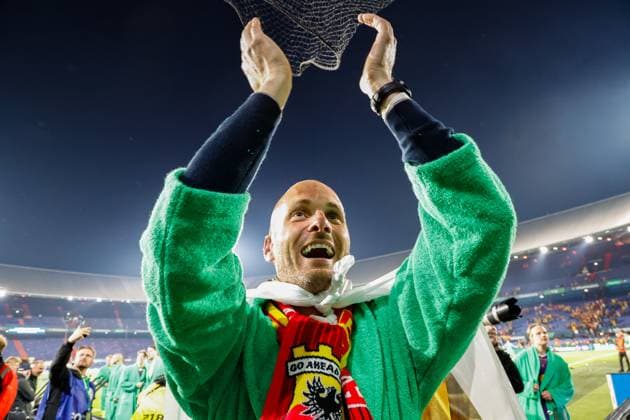 Head coach Paul Simonis of Go Ahead Eagles winner of de KNVB Cup , Dutch Cup Final, AZ and Go Ahead Eagles, De Kuip, April 21, 2025, Rotterdam, Netherlands.
