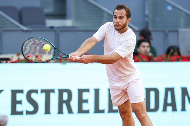 April 21, 2025, Madrid, Madrid, SPAIN: Hugo Gaston of France in action against Yannick Hanfmann of Germany during the Mutua Madrid Open 2025, ATP, Tennis Herren Masters 1000 and WTA, Tennis Damen 1000, tennis tournament celebrated at Caja Magica on April 21, 2025 in Madrid, Spain. Madrid SPAIN - ZUMAa181 20250421_zaa_a181_214 Copyright: xIrinaxR.xHipolitox