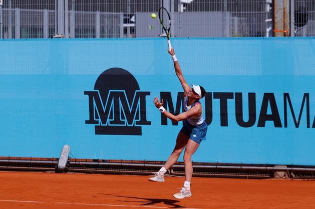 April 21, 2025, Madrid, Madrid, SPAIN: Yanina Wickmayer of Belgium in action against Jil Teichmann of Switzerland during the Mutua Madrid Open 2025, ATP, Tennis Herren Masters 1000 and WTA, Tennis Damen 1000, tennis tournament celebrated at Caja Magica on April 21, 2025 in Madrid, Spain. Madrid SPAIN - ZUMAa181 20250421_zaa_a181_352 Copyright: xDennisxAgyemanx