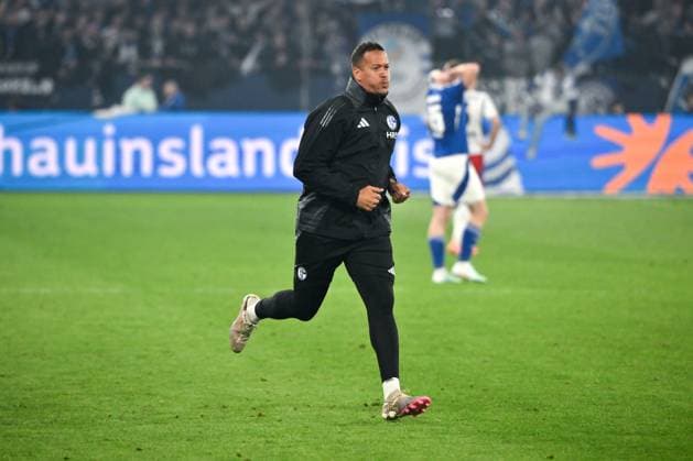 Goalkeeping coach Stephan Loboue Schalke 04 , Stephan LobouÃ after the match 19 04 2025, Soccer 2 Bundesliga, Matchday 30, Season 2024 2025 FC Schalke 04 Hamburger SV 2 2 Photo Maik Hölter Team2 DFL regulations prohibit any use of photographs as image sequences and or quasi video Gelsenkirchen Veltins Arena Nordrhein Westfalen Germany Team2