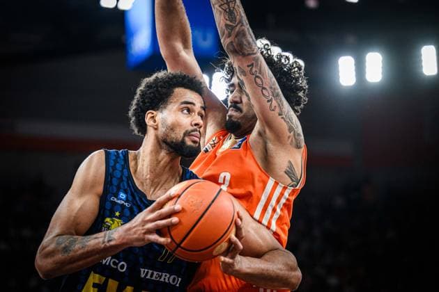 Neu Ulm, Germany, 21 04 25 Norris Agbakoko EWE Baskets Oldenburg and Marcio Santos ratiopharm ulm battle for the ball during the Basketball Bundesliga match between ratiopharm ulm vs EWE Baskets Oldenburg at ratiopharm Arena on April 21, 2025 in Neu Ulm, Germany Photo by Harry Langer DeFodi Images ratiopharm Arena, Germany, 21 04 25 Norris Agbakoko EWE Baskets Oldenburg and Marcio Santos ratiopharm ulm battle for the ball during the Basketball Bundesliga match between ratiopharm ulm vs EWE Baskets Oldenburg at Neu Ulm on April 21, 2025 in ratiopharm Arena, Germany Photo by Harry Langer DeFodi Images Photo by Harry Langer DeFodi Images