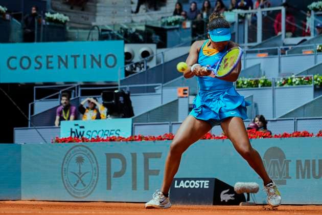 Mutua Madrid Open - Previews Naomi Osaka dejected after losing the match between Japan s Naomi Osaka and Italy s Lucia Bronzetti of the Mutua Madrid Open 2025, ATP, Tennis Herren Masters 1000 and WTA, Tennis Damen 1000, tournament celebrated at Caja Magica on April 22, 2025 in Madrid, Spain. Madrid Spain  Copyright: xJosexBretonx originalFilename:bretonhernandez-mutuamad250422_npgOZ.jpg