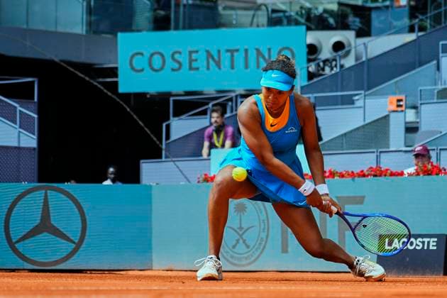 Mutua Madrid Open - Previews Naomi Osaka dejected after losing the match between Japan s Naomi Osaka and Italy s Lucia Bronzetti of the Mutua Madrid Open 2025, ATP, Tennis Herren Masters 1000 and WTA, Tennis Damen 1000, tournament celebrated at Caja Magica on April 22, 2025 in Madrid, Spain. Madrid Spain  Copyright: xJosexBretonx originalFilename:bretonhernandez-mutuamad250422_npLuB.jpg