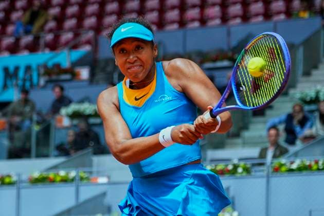 Mutua Madrid Open - Previews Naomi Osaka dejected after losing the match between Japan s Naomi Osaka and Italy s Lucia Bronzetti of the Mutua Madrid Open 2025, ATP, Tennis Herren Masters 1000 and WTA, Tennis Damen 1000, tournament celebrated at Caja Magica on April 22, 2025 in Madrid, Spain. Madrid Spain  Copyright: xJosexBretonx originalFilename:bretonhernandez-mutuamad250422_npSKn.jpg