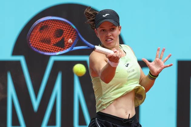 April 22, 2025, Madrid, Madrid, SPAIN: Kaitlin Quevedo of Spain in action against Anna Blinkova of Rusia during the Mutua Madrid Open 2025, ATP, Tennis Herren Masters 1000 and WTA, Tennis Damen 1000, tennis tournament celebrated at Caja Magica on April 22, 2025 in Madrid, Spain. Madrid SPAIN - ZUMAa181 20250422_zaa_a181_045 Copyright: xIrinaxR.xHipolitox
