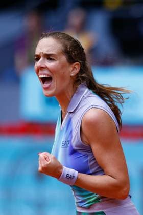 April 22, 2025, Madrid, Madrid, SPAIN: Lucia Bronzetti of Italy celebrates a point against Naomi Osaka of Japan during the Mutua Madrid Open 2025, ATP, Tennis Herren Masters 1000 and WTA, Tennis Damen 1000, tennis tournament celebrated at Caja Magica on April 22, 2025 in Madrid, Spain. Madrid SPAIN - ZUMAa181 20250422_zaa_a181_081 Copyright: xDennisxAgyemanx