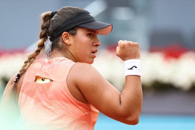April 22, 2025, Madrid, Madrid, SPAIN: Jessica Bouzas Maneiro of Spain celebrates a point against Mayar Sherif of Egypt during the Mutua Madrid Open 2025, ATP, Tennis Herren Masters 1000 and WTA, Tennis Damen 1000, tennis tournament celebrated at Caja Magica on April 22, 2025 in Madrid, Spain. Madrid SPAIN - ZUMAa181 20250422_zaa_a181_105 Copyright: xIrinaxR.xHipolitox