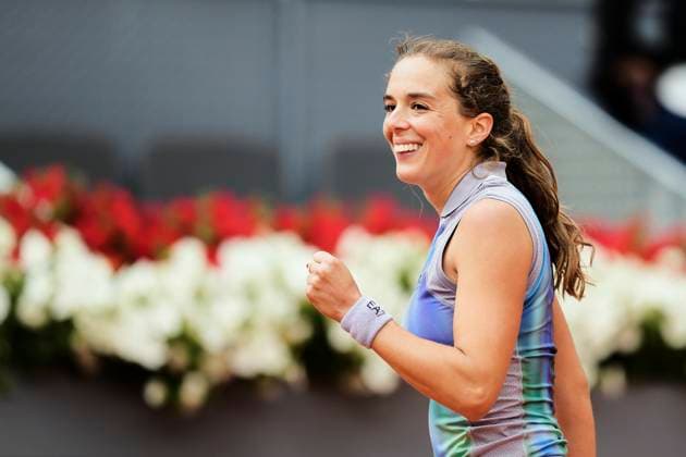 Mutua Madrid Open - Previews Lucia Bronzetti celebrates after winning the match between Japan s Naomi Osaka and Italy s Lucia Bronzetti of the Mutua Madrid Open 2025, ATP, Tennis Herren Masters 1000 and WTA, Tennis Damen 1000, tournament celebrated at Caja Magica on April 22, 2025 in Madrid, Spain. Madrid Spain  Copyright: xJosexBretonx originalFilename:bretonhernandez-mutuamad250422_npe14.jpg