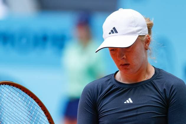 April 22, 2025, Madrid, Madrid, SPAIN: Francesca Jones of the United Kingdom looks on against Cristina Bucsa of Spain during the Mutua Madrid Open 2025, ATP, Tennis Herren Masters 1000 and WTA, Tennis Damen 1000, tennis tournament celebrated at Caja Magica on April 22, 2025 in Madrid, Spain. Madrid SPAIN - ZUMAa181 20250422_zaa_a181_121 Copyright: xDennisxAgyemanx