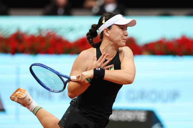 April 22, 2025, Madrid, Madrid, SPAIN: Lulu Sun of New Zealand in action against Varvara Gracheva of France during the Mutua Madrid Open 2025, ATP, Tennis Herren Masters 1000 and WTA, Tennis Damen 1000, tennis tournament celebrated at Caja Magica on April 22, 2025 in Madrid, Spain. Madrid SPAIN - ZUMAa181 20250422_zaa_a181_235 Copyright: xIrinaxR.xHipolitox