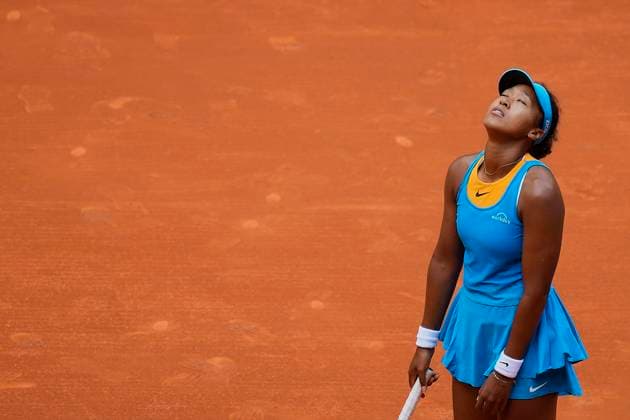 Mutua Madrid Open - Previews Naomi Osaka dejected after losing a point during the match between Japan s Naomi Osaka and Italy s Lucia Bronzetti of the Mutua Madrid Open 2025, ATP, Tennis Herren Masters 1000 and WTA, Tennis Damen 1000, tournament celebrated at Caja Magica on April 22, 2025 in Madrid, Spain. Madrid Spain  Copyright: xJosexBretonx originalFilename:bretonhernandez-mutuamad250422_nprwW.jpg