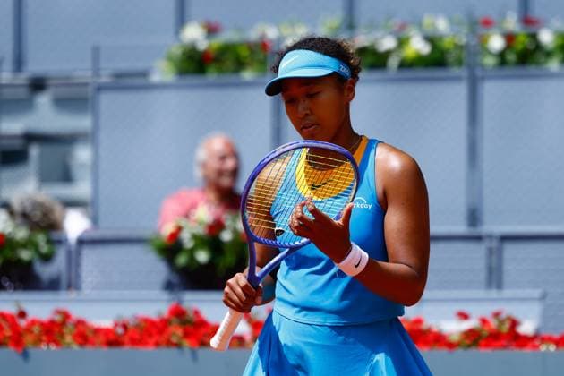 April 22, 2025, Madrid, Madrid, SPAIN: Naomi Osaka of Japan gestures against Lucia Bronzetti of Italy during the Mutua Madrid Open 2025, ATP, Tennis Herren Masters 1000 and WTA, Tennis Damen 1000, tennis tournament celebrated at Caja Magica on April 22, 2025 in Madrid, Spain. Madrid SPAIN - ZUMAa181 20250422_zaa_a181_071 Copyright: xDennisxAgyemanx