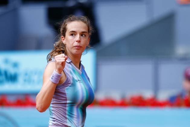 April 22, 2025, Madrid, Madrid, SPAIN: Lucia Bronzetti of Italy celebrates a point against Naomi Osaka of Japan during the Mutua Madrid Open 2025, ATP, Tennis Herren Masters 1000 and WTA, Tennis Damen 1000, tennis tournament celebrated at Caja Magica on April 22, 2025 in Madrid, Spain. Madrid SPAIN - ZUMAa181 20250422_zaa_a181_087 Copyright: xDennisxAgyemanx