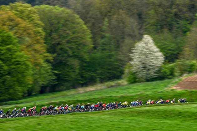 La Fleche Wallonne 2025 cycling race HUY, BELGIUM - APRIL 23 : Illustration picture of the peloton during the Men Elite UCI 1.Pro 89th A.S.O. La Fleche Wallonne cycling race with start in Ciney and finish in Huy (205,2 km) on April 23, 2025 in Huy, Belgium, 23 04 2025 ( Motordriver Guy De Vuyst & Huy Belgium  Copyright: xTomasxSiskx