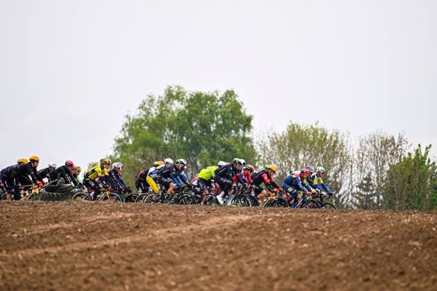 La Fleche Wallonne 2025 cycling race HUY, BELGIUM - APRIL 23 : Illustration picture of the peloton during the Men Elite UCI 1.Pro 89th A.S.O. La Fleche Wallonne cycling race with start in Ciney and finish in Huy (205,2 km) on April 23, 2025 in Huy, Belgium, 23 04 2025 ( Motordriver Guy De Vuyst & Huy Belgium  Copyright: xTomasxSiskx