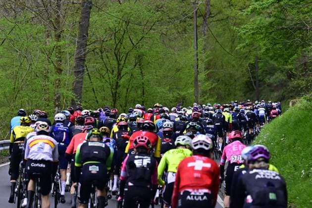 The pack of riders pictured in action during the men s race of the La Fleche Wallonne , one day cycling race (Waalse Pijl - Walloon Arrow), 205,2 km from Ciney to Huy, Wednesday 23 April 2025. DIRKxWAEM  x121625227x