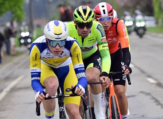 Belgian Tom Paquot of Intermarche-Wanty, Belgian Siebe Deweirdt of Team Flanders Baloise, Belgian Criel Desal of Wagner Bazin WB, French Simon Guglielmi of Arkea-BB Hotels and American Artem Shmidt of Ineos Grenadiers pictured in action during the men s race of the La Fleche Wallonne , one day cycling race (Waalse Pijl - Walloon Arrow), 205,2 km from Ciney to Huy, Wednesday 23 April 2025. DIRKxWAEM  x121625305x