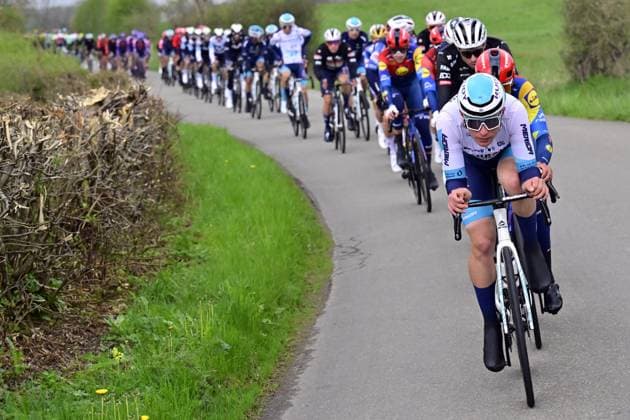 The pack of riders pictured in action during the men s race of the La Fleche Wallonne , one day cycling race (Waalse Pijl - Walloon Arrow), 205,2 km from Ciney to Huy, Wednesday 23 April 2025. DIRKxWAEM  x121628312x