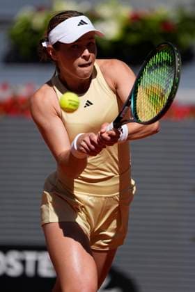 April 23, 2025, Madrid, Madrid, SPAIN: Katie Volynets of USA in action against Petra Kvitova of Czech Republic during the Mutua Madrid Open 2025, ATP, Tennis Herren Masters 1000 and WTA, Tennis Damen 1000, tennis tournament celebrated at Caja Magica on April 23, 2025 in Madrid, Spain. Madrid SPAIN - ZUMAa181 20250423_zaa_a181_056 Copyright: xOscarxJ.xBarrosox
