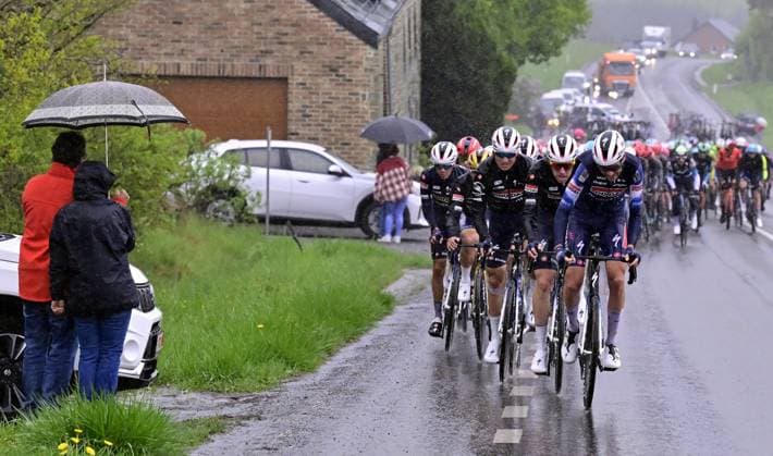 The pack of riders pictured in action during the men s race of the La Fleche Wallonne , one day cycling race (Waalse Pijl - Walloon Arrow), 205,2 km from Ciney to Huy, Wednesday 23 April 2025. DIRKxWAEM  x121629906x