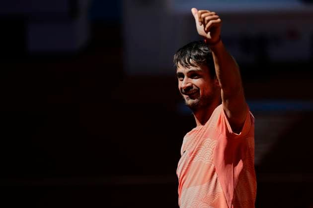 Mutua Madrid Open - Previews Mariano Navone celebrates the victory after winning the match between the french Giovanni Mpethsi Perricard and the argentinean Mariano Navone of the Mutua Madrid Open 2025, ATP, Tennis Herren Masters 1000 and WTA, Tennis Damen 1000, tournament celebrates at Caja Magica on April 23, 2025 in Madrid, Spain. Madrid Spain  Copyright: xJosexBretonx originalFilename:bretonhernandez-mutuamad250423_np4gO.jpg