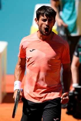 Mutua Madrid Open - Previews Mariano Navone celebrates the victory after winning the match between the french Giovanni Mpethsi Perricard and the argentinean Mariano Navone of the Mutua Madrid Open 2025, ATP, Tennis Herren Masters 1000 and WTA, Tennis Damen 1000, tournament celebrates at Caja Magica on April 23, 2025 in Madrid, Spain. Madrid Spain  Copyright: xJosexBretonx originalFilename:bretonhernandez-mutuamad250423_npZRv.jpg