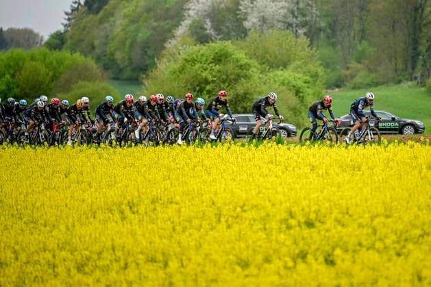 La Fleche Wallonne 2025 cycling race HUY, BELGIUM - APRIL 23 : Illustration picture of the peloton during the Men Elite UCI 1.Pro 89th A.S.O. La Fleche Wallonne cycling race with start in Ciney and finish in Huy (205,2 km) on April 23, 2025 in Huy, Belgium, 23 04 2025 ( Motordriver Guy De Vuyst & Huy Belgium  Copyright: xTomasxSiskx