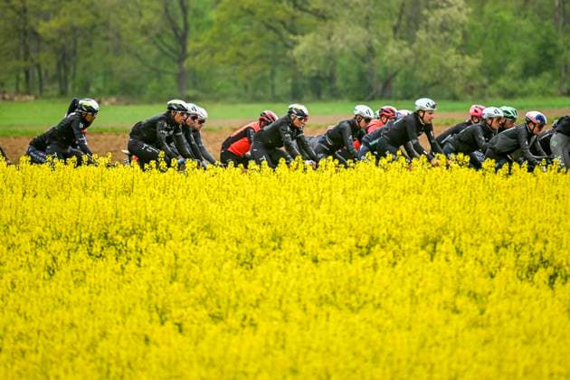 La Fleche Wallonne 2025 cycling race HUY, BELGIUM - APRIL 23 : Illustration picture of the peloton during the Men Elite UCI 1.Pro 89th A.S.O. La Fleche Wallonne cycling race with start in Ciney and finish in Huy (205,2 km) on April 23, 2025 in Huy, Belgium, 23 04 2025 ( Motordriver Guy De Vuyst & Huy Belgium  Copyright: xTomasxSiskx