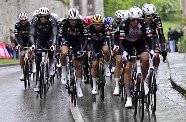 The pack of riders and Belgian Remco Evenepoel of Soudal Quick-Step (C) pictured in action in the climb Cote de Cherave during the men s race of the La Fleche Wallonne , one day cycling race (Waalse Pijl - Walloon Arrow), 205,2 km from Ciney to Huy, Wednesday 23 April 2025. DIRKxWAEM  x121639025x