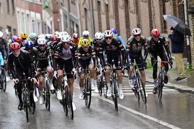 The pack of riders and Belgian Remco Evenepoel of Soudal Quick-Step (C) pictured in action in the climb Cote de Cherave during the men s race of the La Fleche Wallonne , one day cycling race (Waalse Pijl - Walloon Arrow), 205,2 km from Ciney to Huy, Wednesday 23 April 2025. DIRKxWAEM  x121639202x