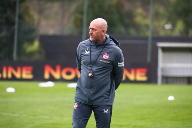 23 04 2025, xmohx, Soccer 2 Bundesliga, 1 FC Kaiserslautern Training v l Coach Torsten Lieberknecht Kaiserslautern at his first training of 1 FC Kaiserslautern DFL DFB REGULATIONS PROHIBIT ANY USE OF PHOTOGRAPHS as IMAGE SEQUENCES and or QUASI VIDEO Kaiserslautern