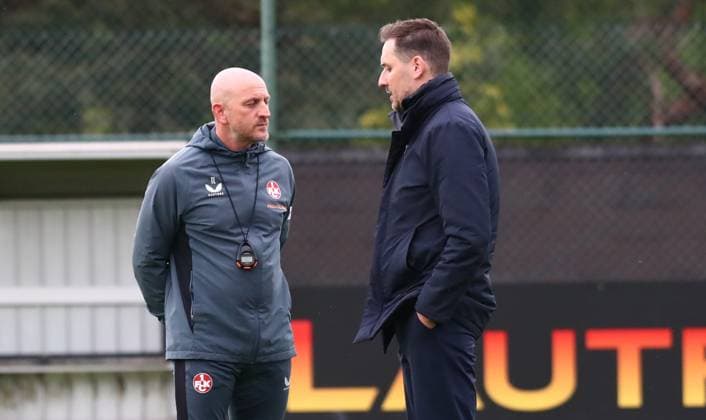 23 04 2025, xmohx, Soccer 2 Bundesliga, 1 FC Kaiserslautern Training v l Coach Torsten Lieberknecht Kaiserslautern at his first training of 1 FC Kaiserslautern in conversation with sports director Marcel Klos DFL DFB REGULATIONS PROHIBIT ANY USE OF PHOTOGRAPHS as IMAGE SEQUENCES and or QUASI VIDEO Kaiserslautern