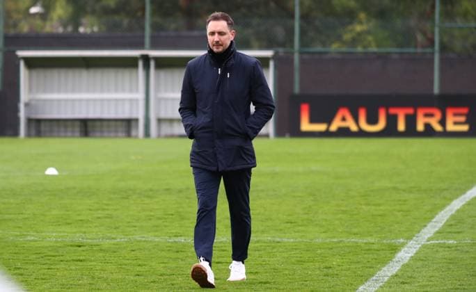 23 04 2025, xmohx, Soccer 2 Bundesliga, 1 FC Kaiserslautern Training v l Sports Director Marcel Klos Kaiserslautern DFL DFB REGULATIONS PROHIBIT ANY USE OF PHOTOGRAPHS as IMAGE SEQUENCES and or QUASI VIDEO Kaiserslautern