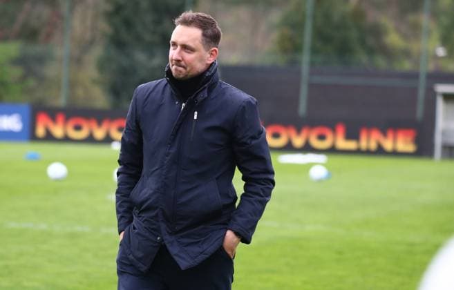 23 04 2025, xmohx, Soccer 2 Bundesliga, 1 FC Kaiserslautern Training v l Sports Director Marcel Klos Kaiserslautern DFL DFB REGULATIONS PROHIBIT ANY USE OF PHOTOGRAPHS as IMAGE SEQUENCES and or QUASI VIDEO Kaiserslautern