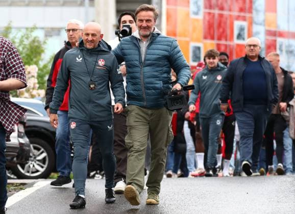 23 04 2025, xmohx, Soccer 2 Bundesliga, 1 FC Kaiserslautern Training v l Coach Torsten Lieberknecht Kaiserslautern enters the pitch for the first official training DFL DFB REGULATIONS PROHIBIT ANY USE OF PHOTOGRAPHS as IMAGE SEQUENCES and or QUASI VIDEO Kaiserslautern