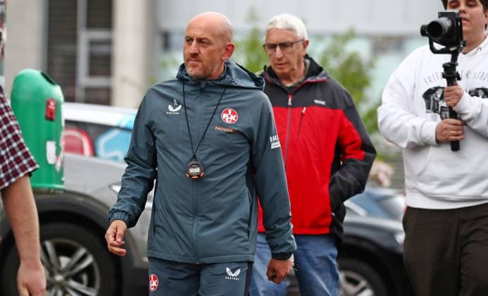 23 04 2025, xmohx, Soccer 2 Bundesliga, 1 FC Kaiserslautern Training v l Coach Torsten Lieberknecht Kaiserslautern enters the pitch for the first official training DFL DFB REGULATIONS PROHIBIT ANY USE OF PHOTOGRAPHS as IMAGE SEQUENCES and or QUASI VIDEO Kaiserslautern